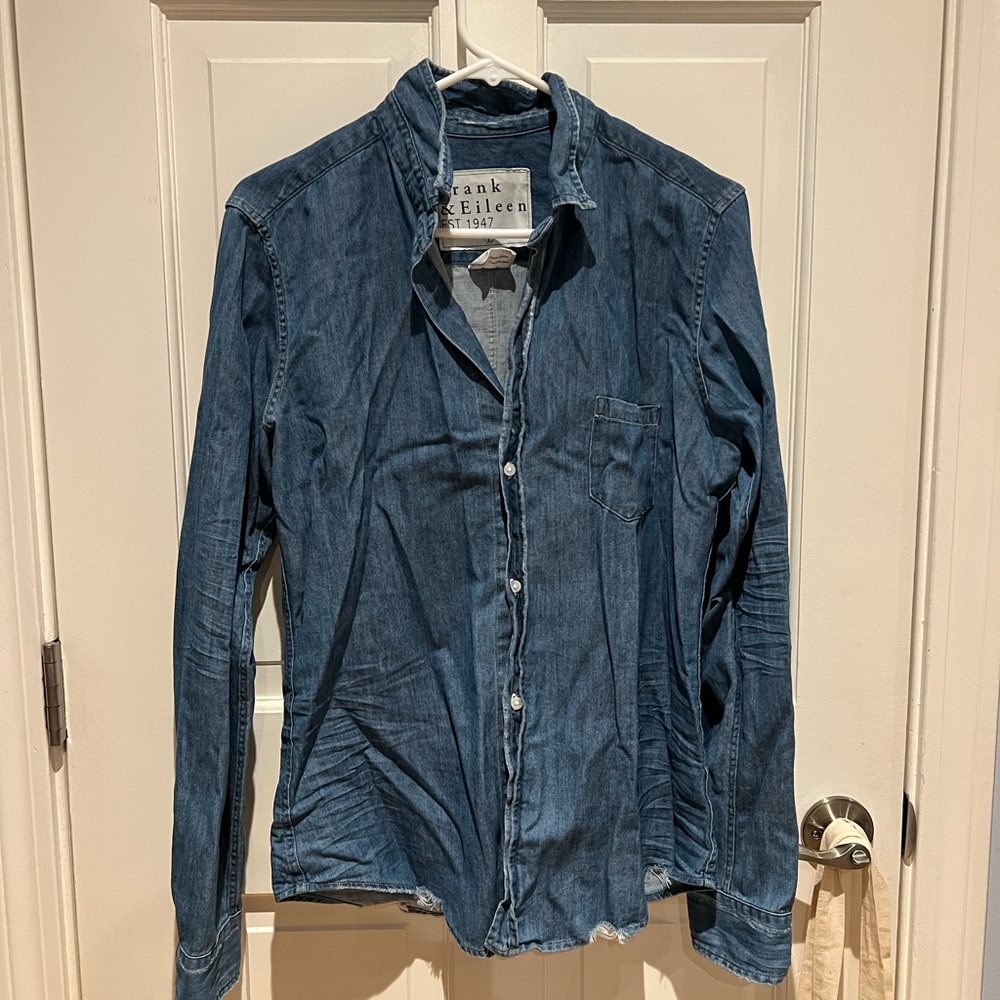 New w/o tags Frank & Eileen Barry Denim Shirt